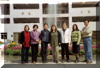 Group foto in front of the Wuhan school 